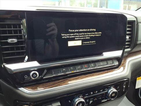 New 2026 GMC Sierra 1500 SLE AWD/4WD image 17