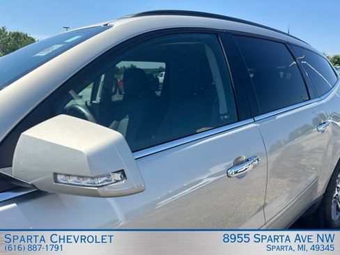Used 2017 Chevrolet Traverse LT AWD/4WD image 9
