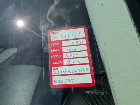 Used 2020 Ford Edge Titanium FWD image 11