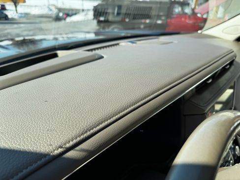 Used 2022 GMC Yukon XL Denali w/ Advanced Technology Package image 26