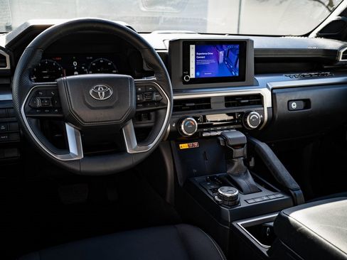 Used 2025 Toyota Tacoma TRD Off-Road w/ TRD Off Road Upgrade Package image 4