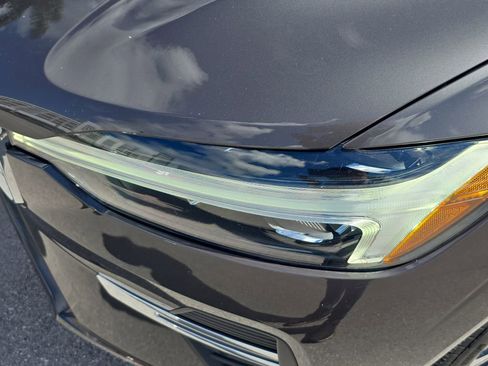 Certified 2023 Volvo XC60 B5 Core image 12