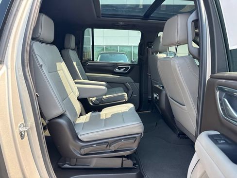 Used 2023 GMC Yukon XL SLT w/ SLT Premium Package AWD/4WD image 25