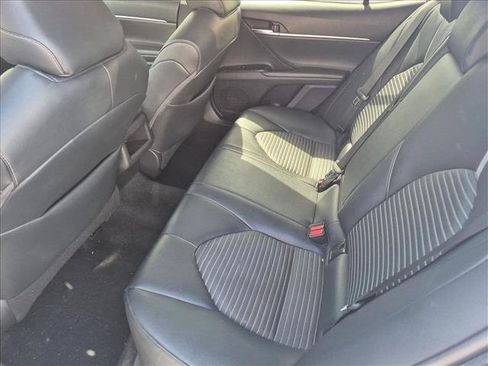 Used 2018 Toyota Camry SE FWD image 19
