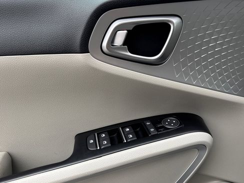 Used 2021 Kia Soul LX image 12