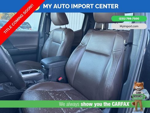 Used 2020 Toyota Tacoma Limited w/ Blackout Package image 7