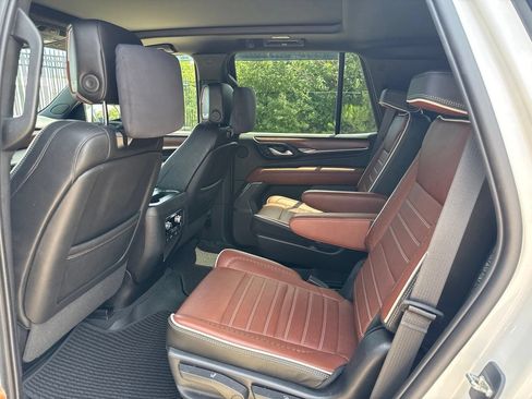 Used 2023 GMC Yukon Denali Ultimate AWD/4WD image 3