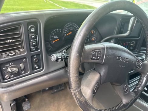 Used 2005 GMC Sierra 1500 SLE w/ Safe And Sound Package AWD/4WD image 20