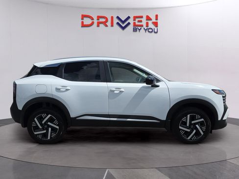 New 2026 Nissan Kicks SV w/ SV Premium Package FWD image 6