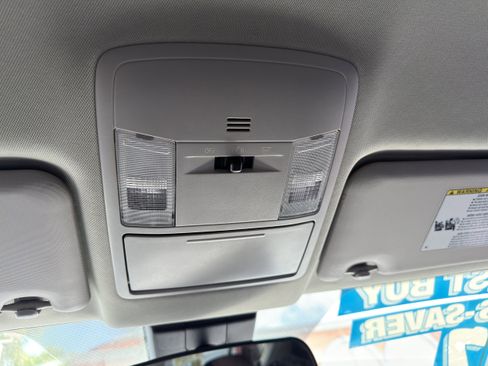 Used 2017 Toyota RAV4 LE w/ Carpet Mat Package AWD/4WD image 33