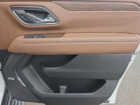 Used 2024 Chevrolet Suburban High Country AWD/4WD image 18