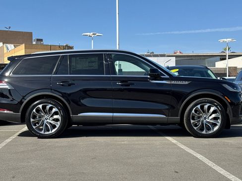New 2025 Lincoln Aviator Reserve w/ Luxury Package image 2