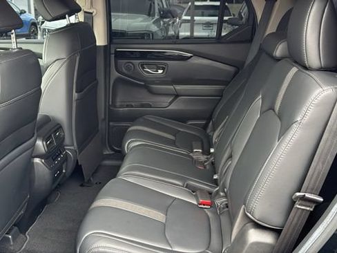 Used 2025 Honda Pilot Touring image 12