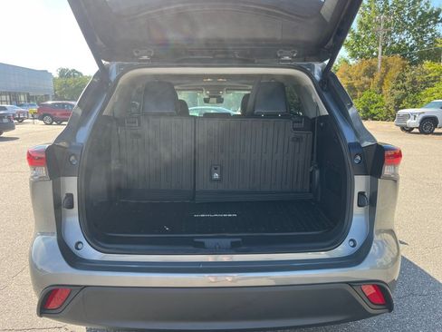 Used 2026 Toyota Highlander XLE AWD/4WD image 19