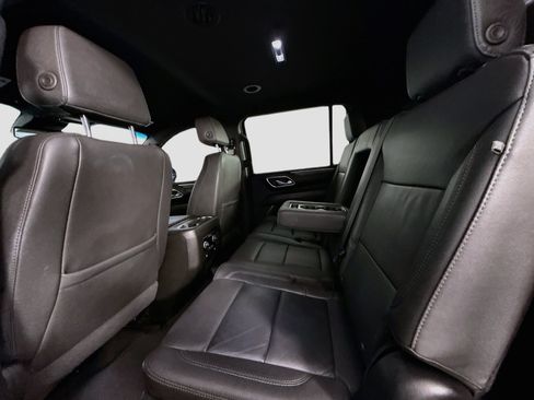 Used 2024 Chevrolet Suburban LT RWD image 26