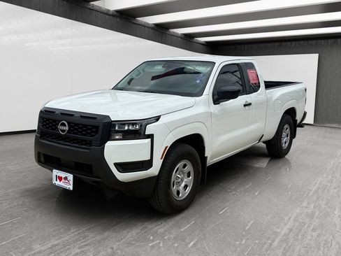 Used 2026 Nissan Frontier S w/ Tow Package RWD image 1
