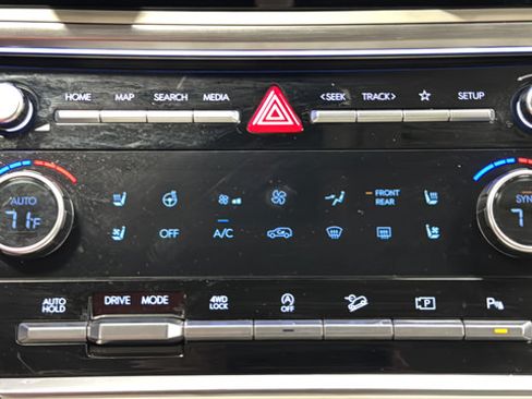 Used 2025 Hyundai Santa Fe Calligraphy AWD/4WD image 18