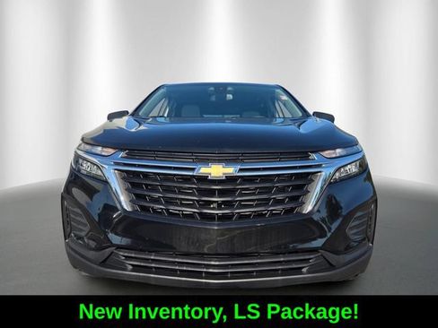Used 2023 Chevrolet Equinox LS w/ LS Convenience Package FWD image 2