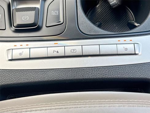 Used 2025 Kia Carnival FWD image 21
