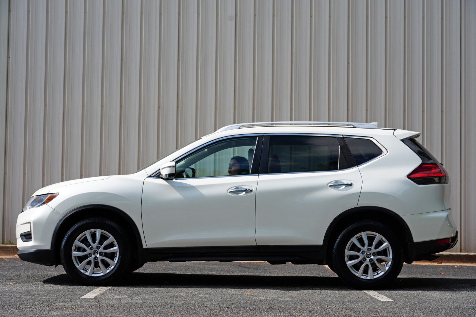 Used 2017 Nissan Rogue SV w/ SV Premium Package AWD/4WD image 8