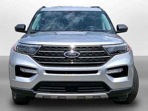 Used 2024 Ford Explorer XLT w/ Equipment Group 202A AWD/4WD image 3