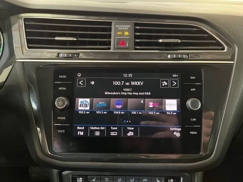 Used 2018 Volkswagen Tiguan SEL image 15
