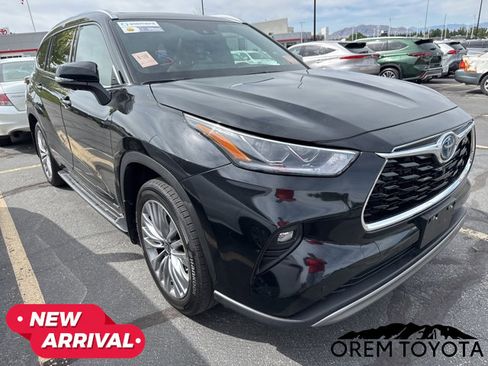 Used 2024 Toyota Highlander Platinum AWD/4WD image 16