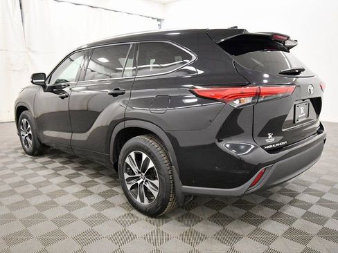Used 2020 Toyota Highlander XLE image 5