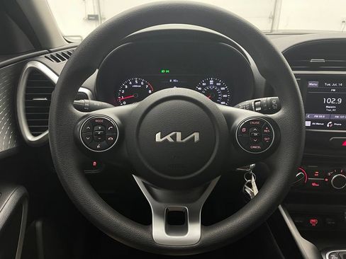 Used 2022 Kia Soul LX FWD image 17