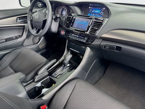 Used 2017 Honda Accord EX image 33