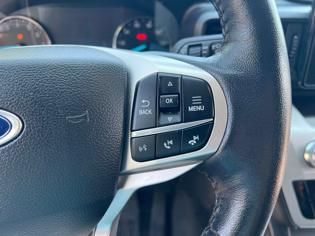 Used 2024 Ford Explorer XLT AWD/4WD image 40