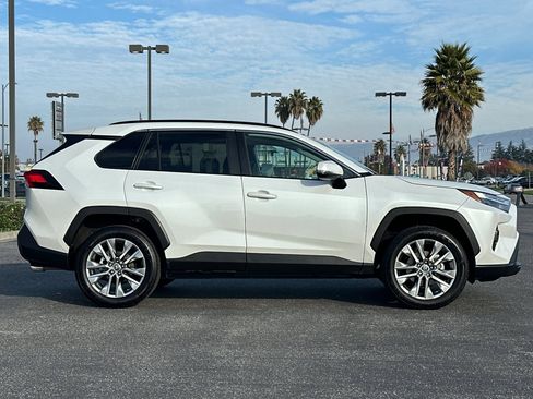 Used 2023 Toyota RAV4 XLE Premium image 3