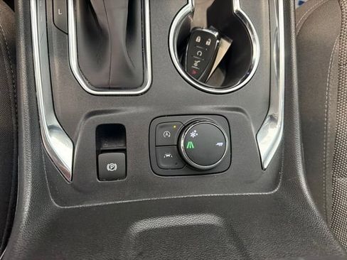 Used 2023 Chevrolet Traverse LT FWD image 24