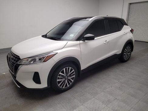 Used 2021 Nissan Kicks SV FWD image 2
