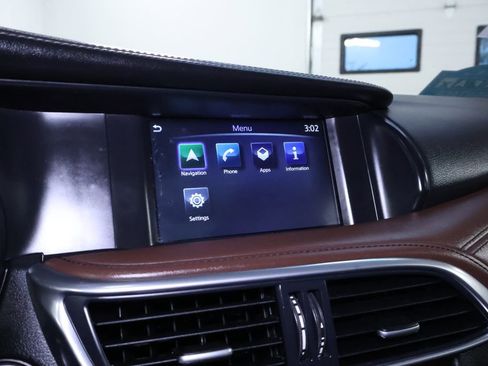 Used 2018 INFINITI QX30 Premium w/ Navigation Package image 25