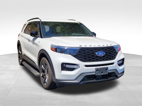 Used 2023 Ford Explorer ST-Line w/ Class IV Trailer Tow Package AWD/4WD image 3