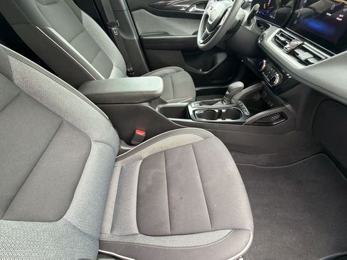 Used 2025 Chevrolet TrailBlazer LT FWD image 23