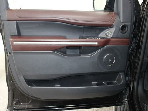 Used 2023 Ford Expedition Max Limited image 21