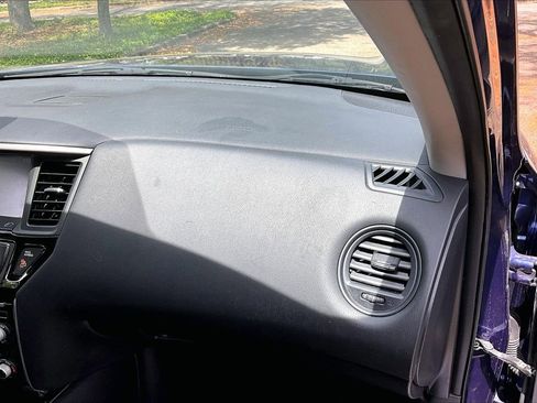 Used 2020 Nissan Pathfinder S FWD image 22