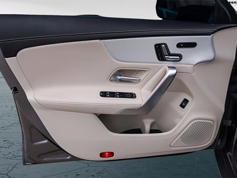 Used 2022 Mercedes-Benz CLA 250 image 28