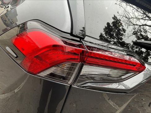 Used 2022 Toyota RAV4 XLE w/ Convenience Package AWD/4WD image 28