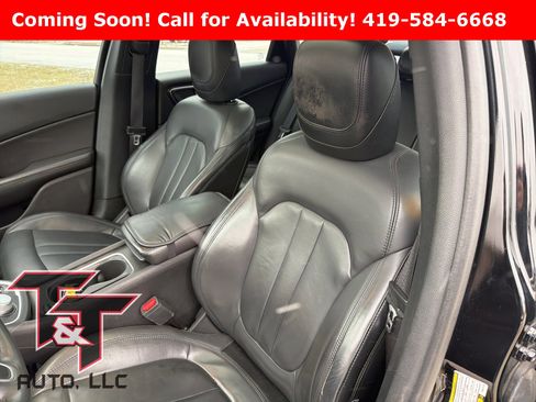 Used 2017 Chrysler 200 Limited Platinum w/ Comfort & Convenience Group image 5