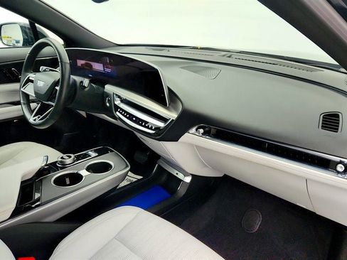 Used 2024 Cadillac Lyriq Sport image 15