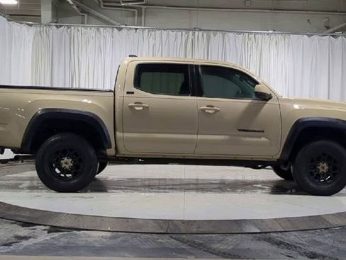 Used 2019 Toyota Tacoma SR5 image 9