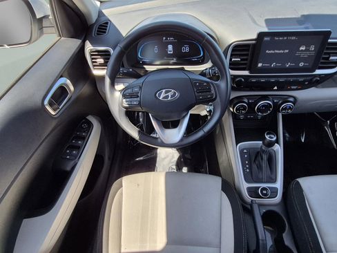 Used 2023 Hyundai Venue SEL FWD image 11