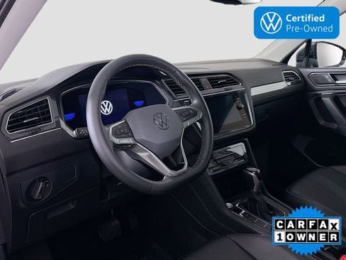 Certified 2022 Volkswagen Tiguan SE w/ Panoramic Sunroof Package AWD/4WD image 9