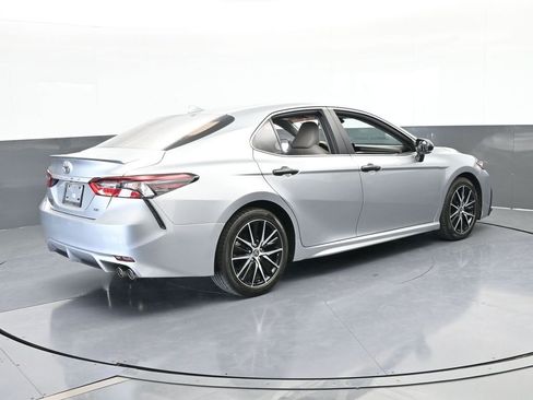 Used 2022 Toyota Camry SE image 6