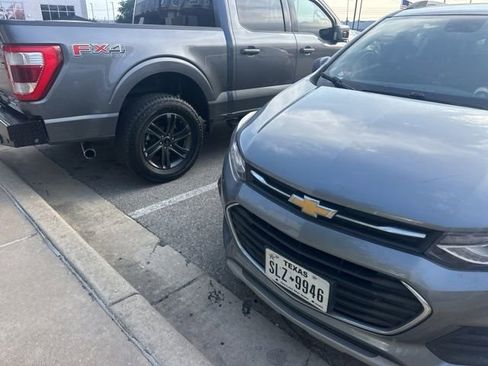 Used 2020 Chevrolet Trax LT FWD image 1