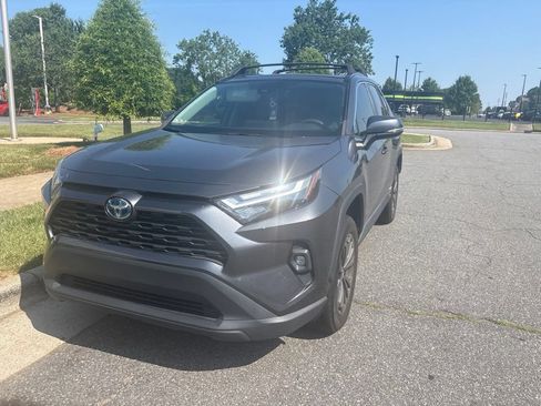 Used 2023 Toyota RAV4 XLE Premium AWD/4WD image 5