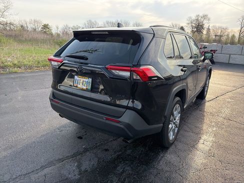 Used 2023 Toyota RAV4 XLE Premium image 7
